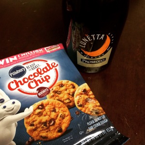 chocolate chip cookies and lunetta prosecco